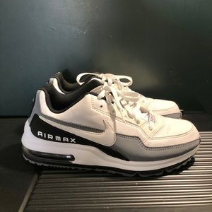 Nike airmax size 8.5 men's. Good condition.